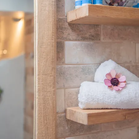 Starlight Luxury Seaside & Willa Imerovigli (Santorini)