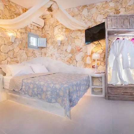 Starlight Luxury Seaside & Villa Imerovigli (Santorini)