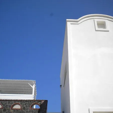 Starlight Luxury Seaside & Villa Imerovigli (Santorini)